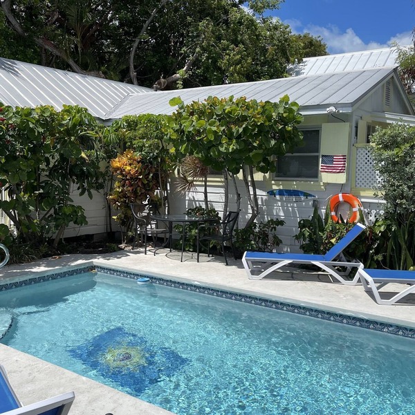 Summer Discounts-Conch Republic Consul Cottage.-Pool-Historic District-Parking
