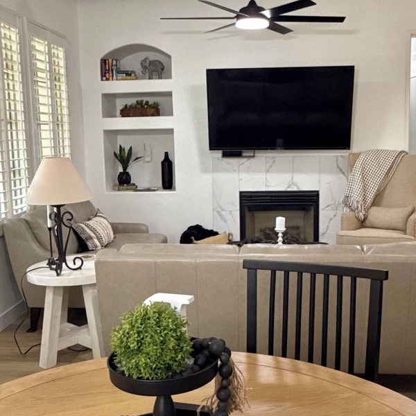 Summer hide-a-way! Renovated 3bd/bath, poolside villa!
