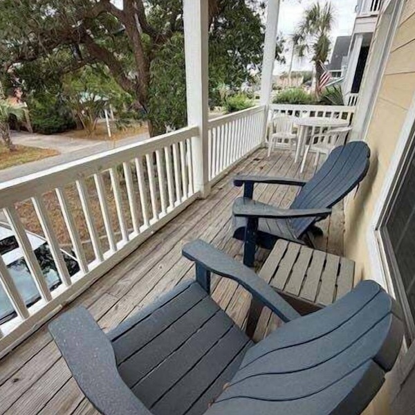 Summer's Den 5 Bedroom Home by RedAwning