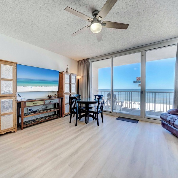 Summer savings ! RESERVED PARKING and free beach chair tower 1-305