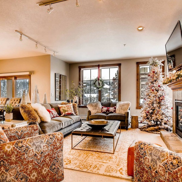 SUMMER SPECTACULAR Beautiful Mtn VIEWs LUXURY Main St Station Pk9 Hot Tubs+Pool