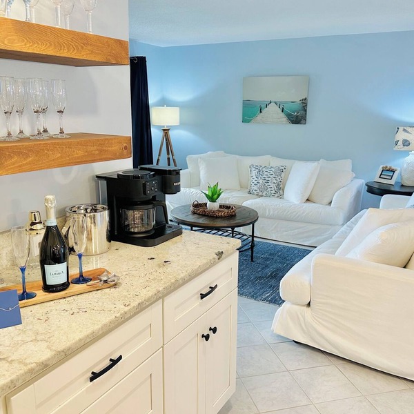 Summer Winds, First Floor Poolside, Oceanfront 3br. 2.5ba. Sleeps 9 Linens incl.