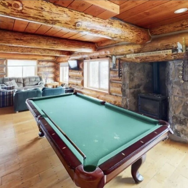 Summit Peaks LodgenSleeps 14nPet friendlynIncredible Views, Close to ski resort