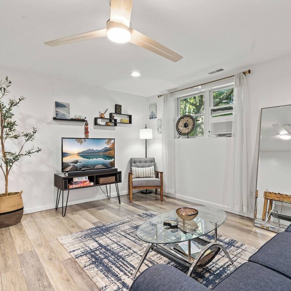 Sun Filled & Cheerful Apartment by Cornell Campus - Northeast Ithaca