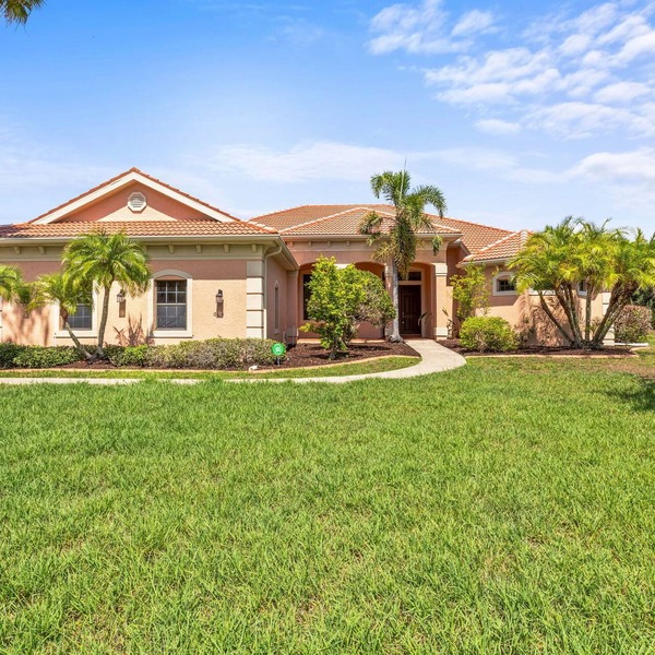 Sun, Sand & Space: Your Bradenton Vacation Home with Private Pool
