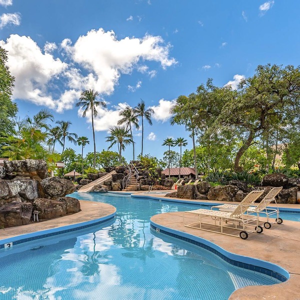 Sunny, 9th-floor condo with 3 pools, water slide, hot tub, putting green, saunas