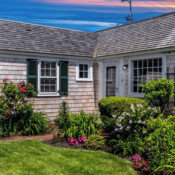 Sunny Beachfront Condo w/Parking - Ptown West End
