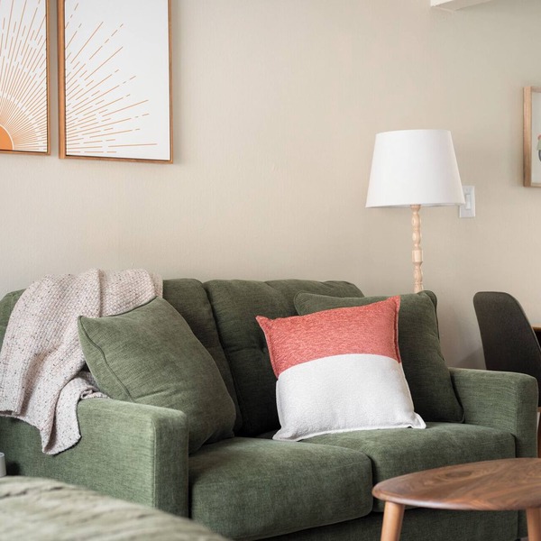 Sunny Mt. Tabor Studio, Full Kitchen, Walk to Parks