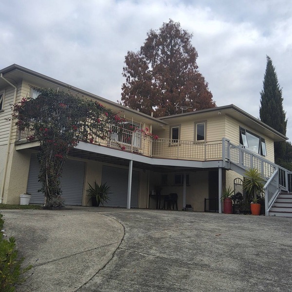 Sunny,spaciousand unique home that is pet friendly.