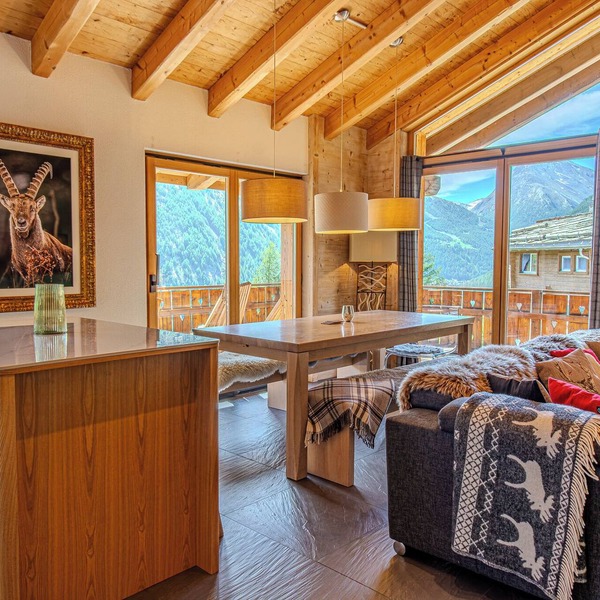 Sunny, stylish and well equipped chalet