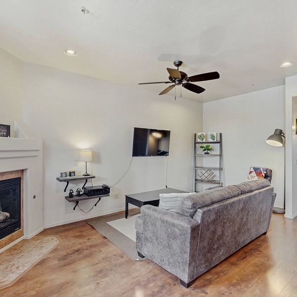 Sunny Tucson Family Retreat | Cozy Second-Level Condo Near University of Arizona
