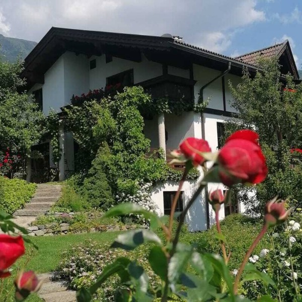 sunny unobstructed location 70m² Apartment very cozy Tyrolean-style