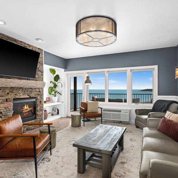 Sunrise Suite on Lake Superior- Pool & Hot Tub