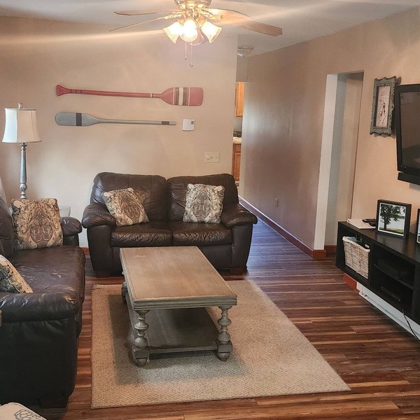 Sunset cottage complete w/large deck, fire pit and mins away from public beach
