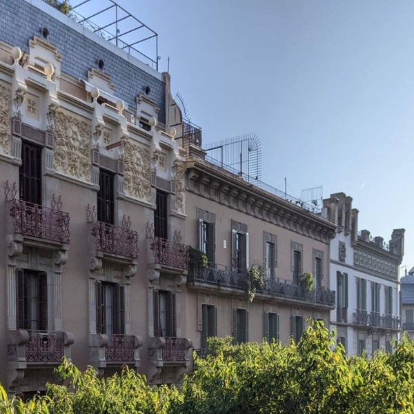 Sunset: Elegant 2BR/2BA in the Heart of Central Barcelona, Dreta de l'Eixample