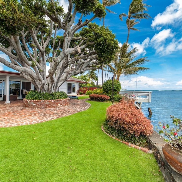 Sunset View-Ocean Front - East Honolulu - Cottage Charmer!