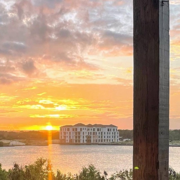 Sunset View, Walk to Pool, Dining, Shops