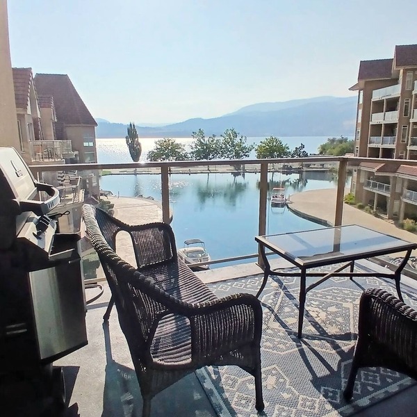 Sunset Waterfront Resort 4. Luxury Lakeside, Lakeview 2 bed/2 bath Kelowna Condo