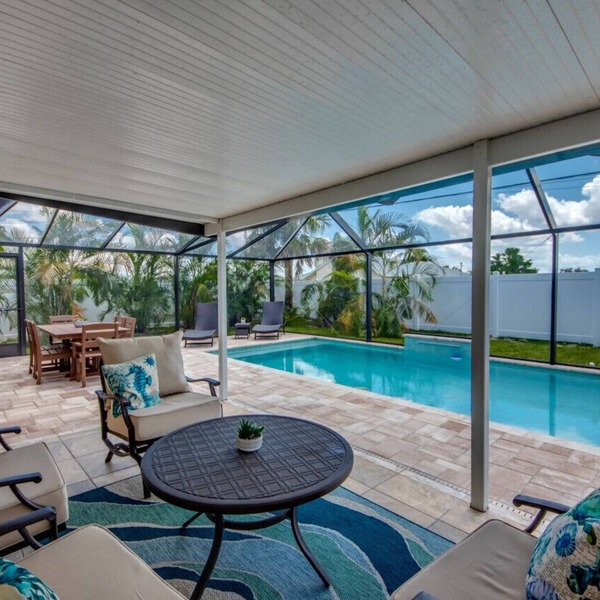 Sunshine POOL Cape Coral Home Centrally Located Great Outdoor Space