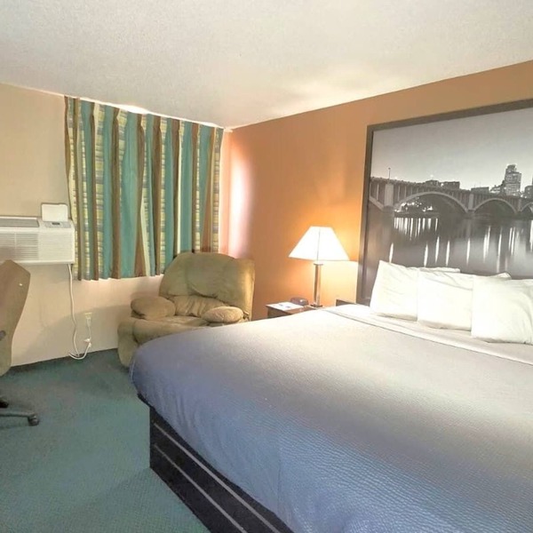 Super 8 by Wyndham Austin MN
