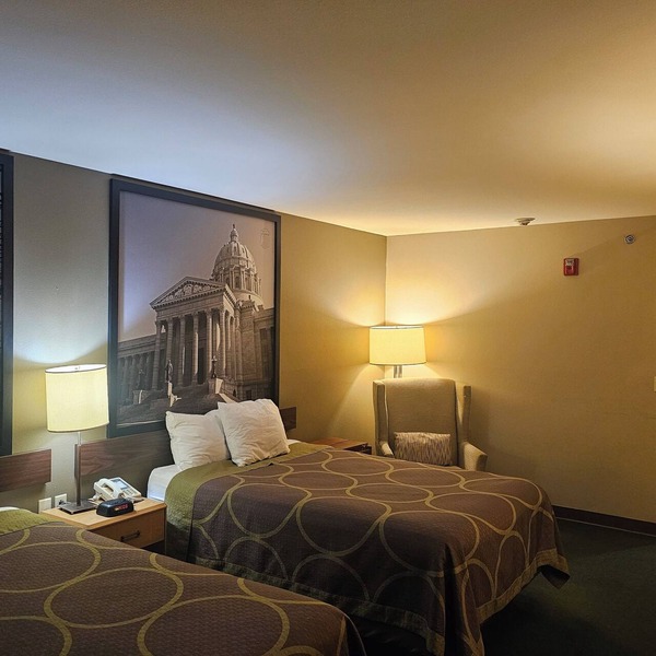 Super 8 by Wyndham Ava