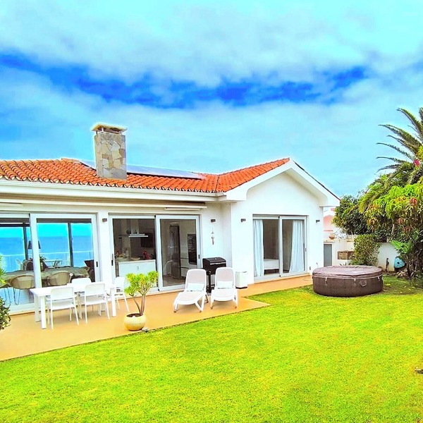 Super Comfortable Nature Villa in front of the SEA, with Jacuzzi and Sauna.