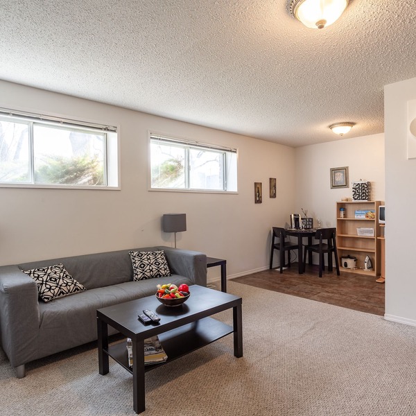 Super Convenient Cozy Suite - Close to Downtown!
