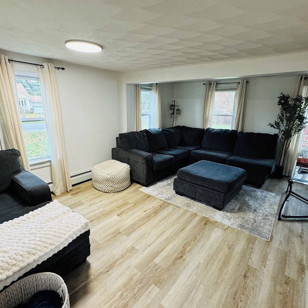 Super Modern 2-Bedroom Riverside Home @ RIT