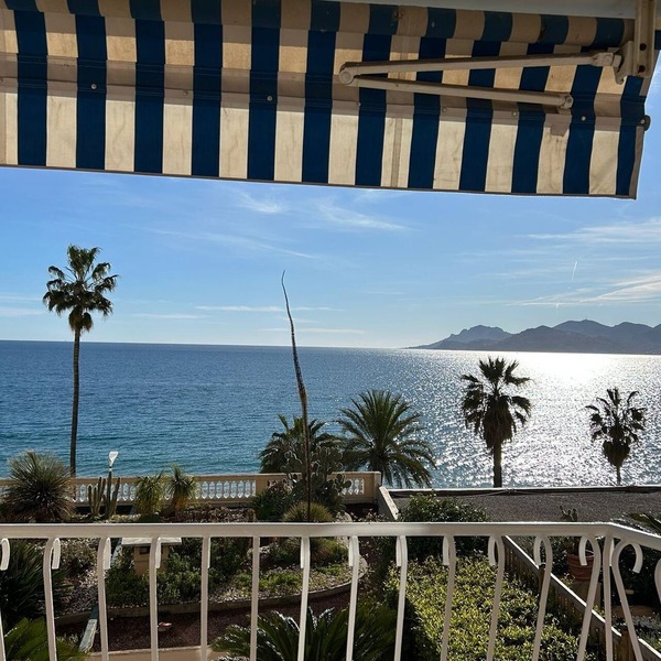 Superb 3 rooms, seafront, beach, superb sea view, near downtown