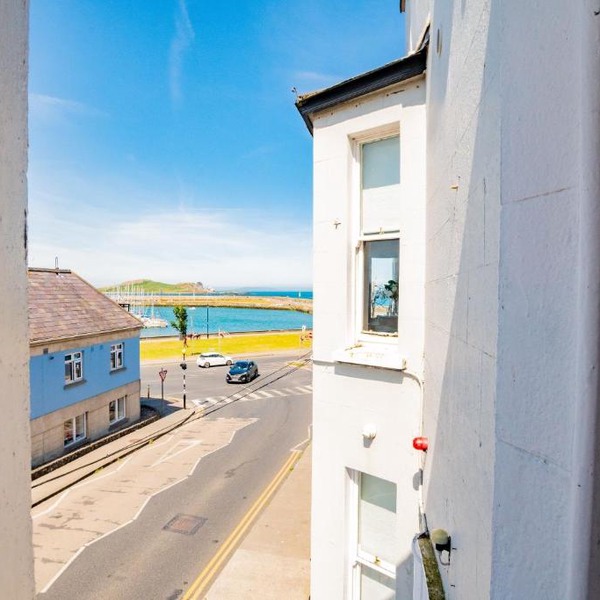Superb Studio With Marina Views- WiFi Included