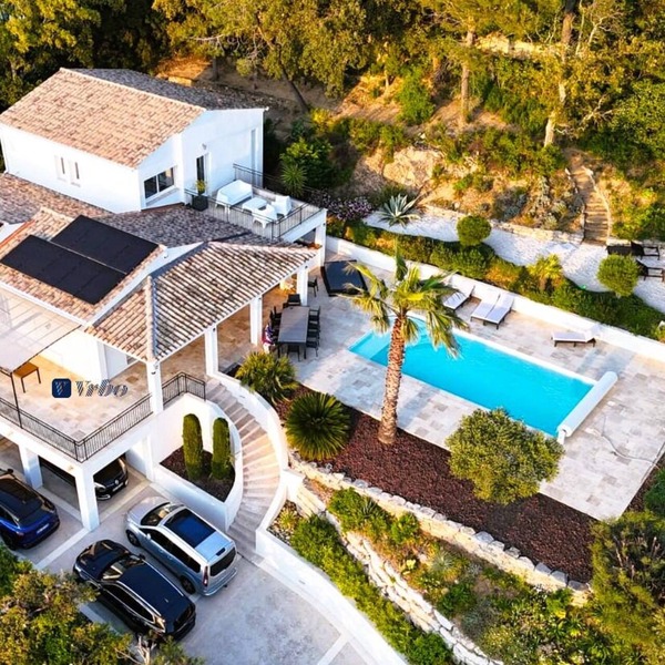 Superb Villa with stunning views of the Sea & Hills at 1.5km from the beach