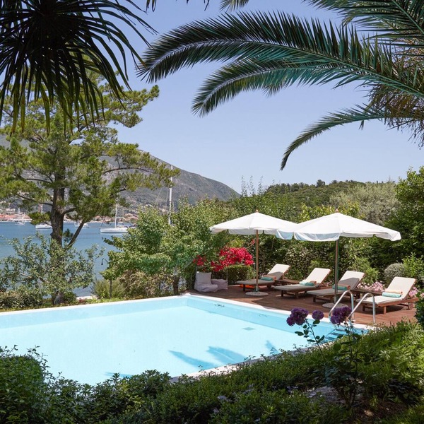 Superb waterfront villa with private pool, jetty, motorboat included and sauna