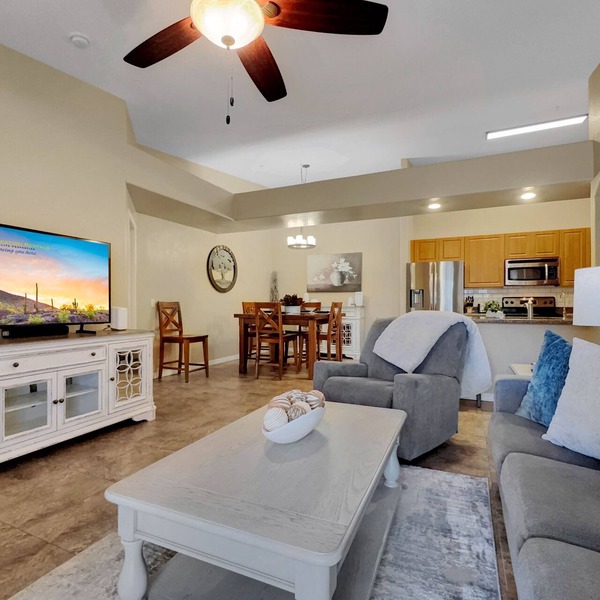 Superstition Mountains! Condo with Heated Pool! Sleeps 6.