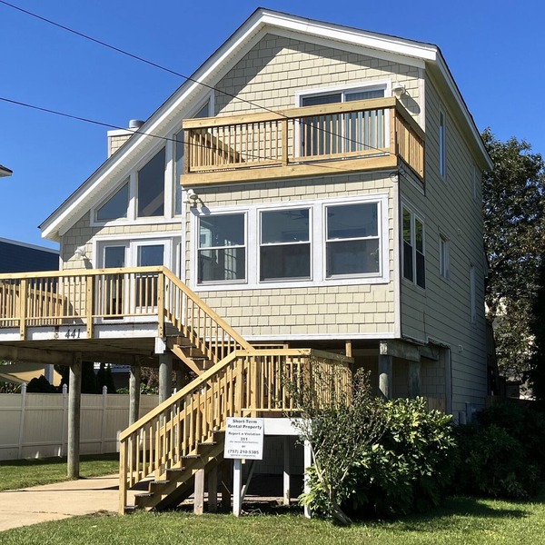 Surfside Beach Cottage- steps from Virginia Beach Boardwalk!