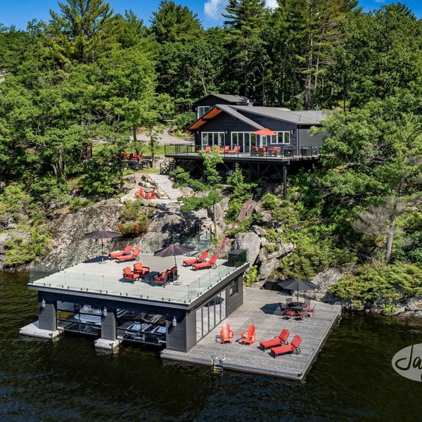 SW Exposure at this 4 bdrm, 3 bath cottage with stunning views of Lake Muskoka!
