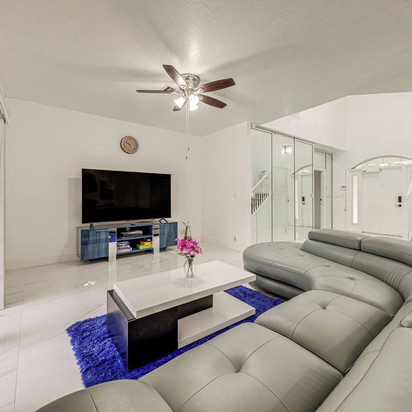 Swim, Barbecue & Game: Home 4 Mi to Pompano Beach!