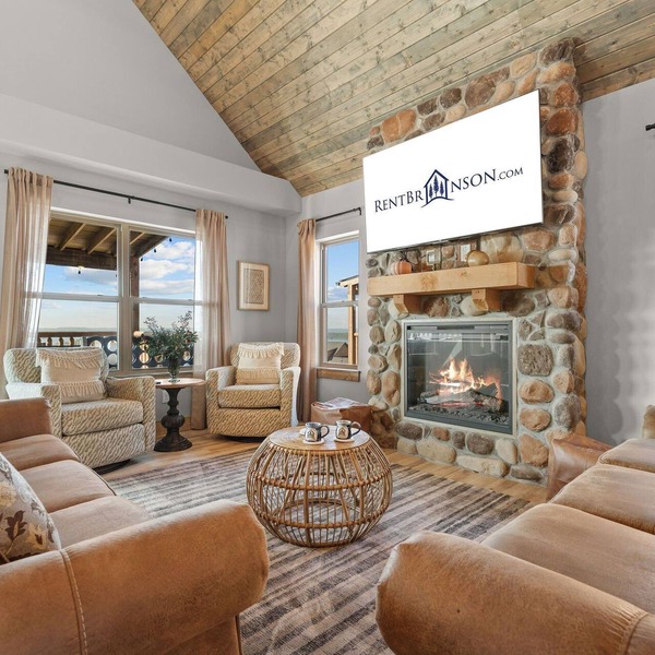 Table Rock View Log Cabin with Private Hot Tub, Firepit, Lake Access & Free Attraction Tickets