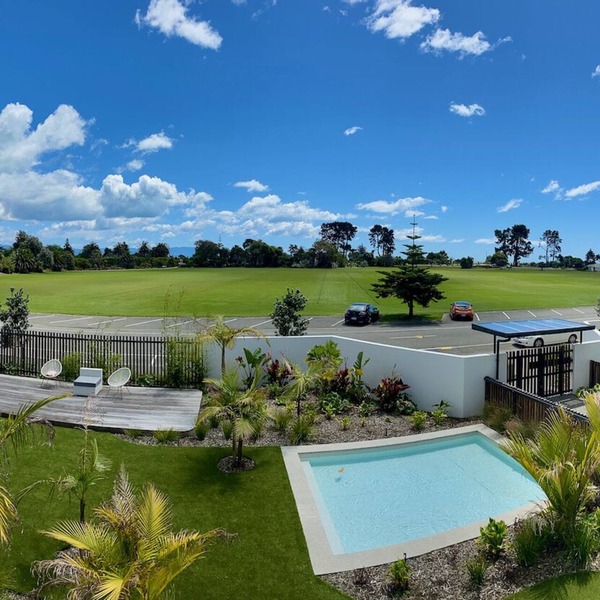 Tahuna Beach Apartment - Easy walk to the beach & lots of local eateries!