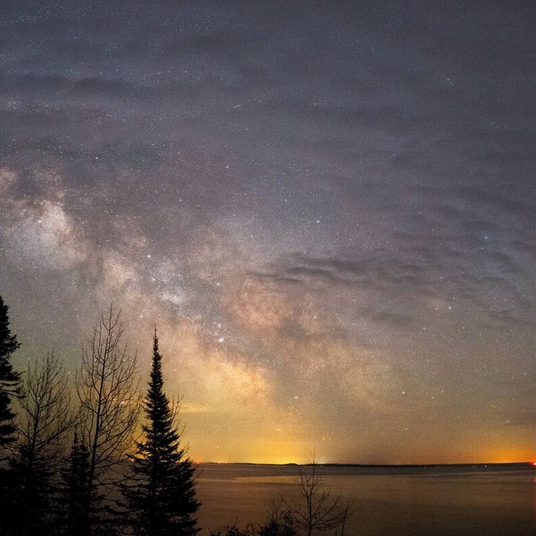 Take in Lake Superior breathtaking views! Centrally located with a Sauna and A/C