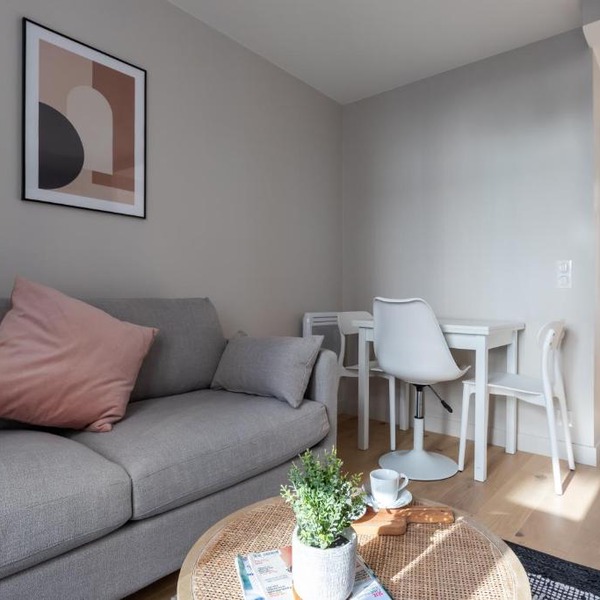 Take It Easy in This Stylish Architect Flat