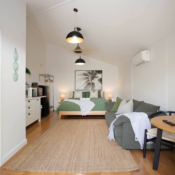 Tallows Beach Studio, dog friendly, modern, quiet!