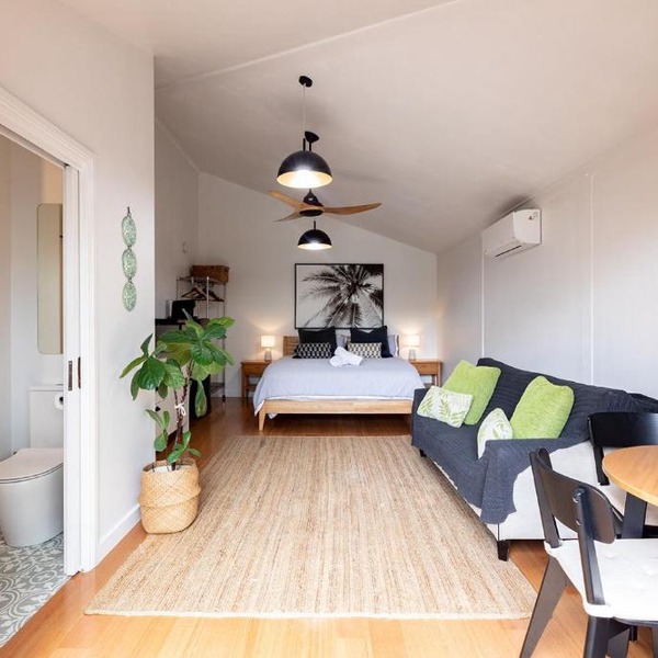 Tallows Studio -Modern, tranquil, dog friendly,2 mins to the beach