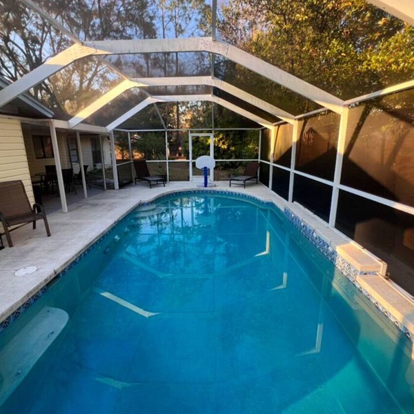 Tampa Family Oasis – Cozy Home w/Screened-in Heated Pool