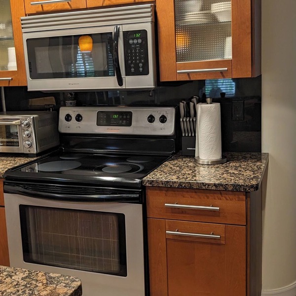 Tantastic King bed, updated, private Lanai in a clothing optional resort.