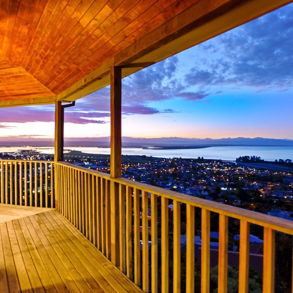 Tasman Vista - Stunning Nelson Holiday Home with Spa Pool