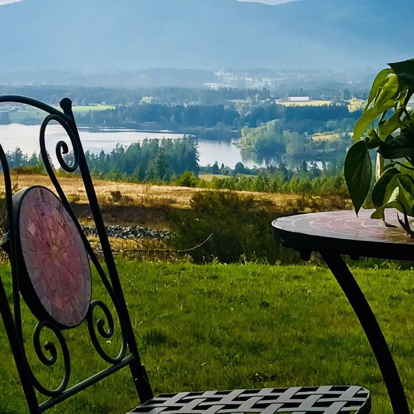 Taste The View: A dream view of the mountains and lake