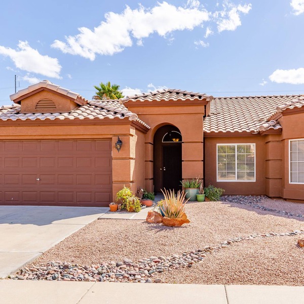 Tasteful North Phoenix Pet Friendly Home 8 mins Mayo Clinic & Desert Ridge Mall