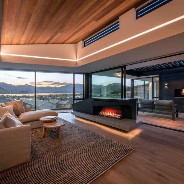 Teitei Home - Panoramic Lake & Mountain Views, Theatre and Fireplace