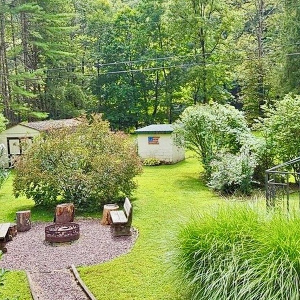 Terrific waterfront 3-bedroom house in charming Waterville
