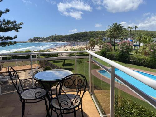 Th29 Deluxe beachfront apartment in Tamarit